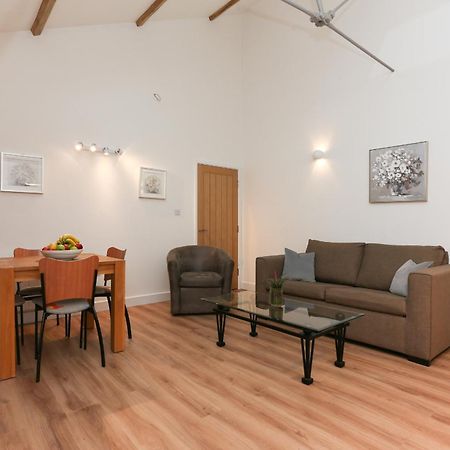 Strawberry Line, Apartment 2 ويلْزْ المظهر الخارجي الصورة