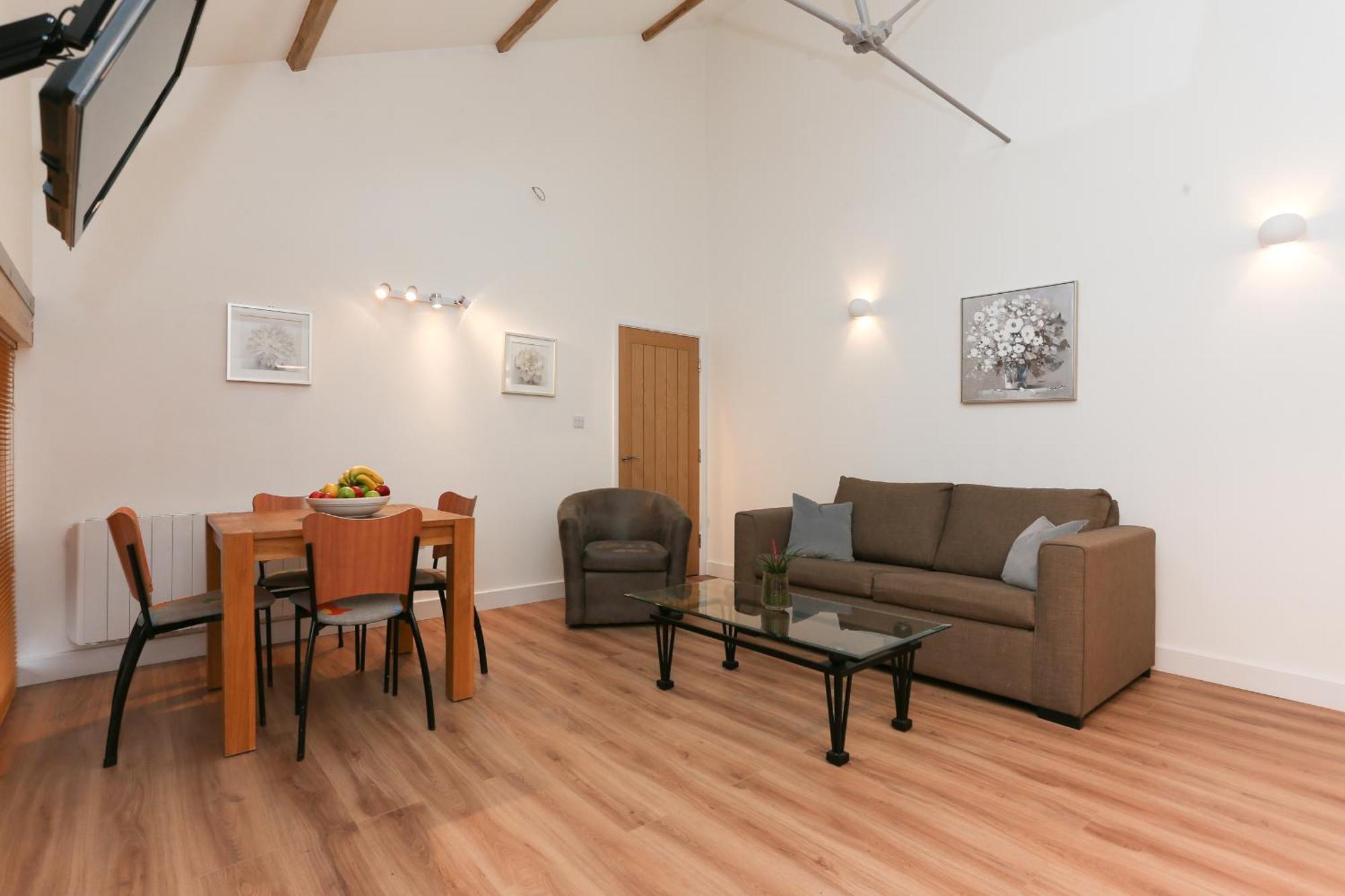 Strawberry Line, Apartment 2 ويلْزْ المظهر الخارجي الصورة