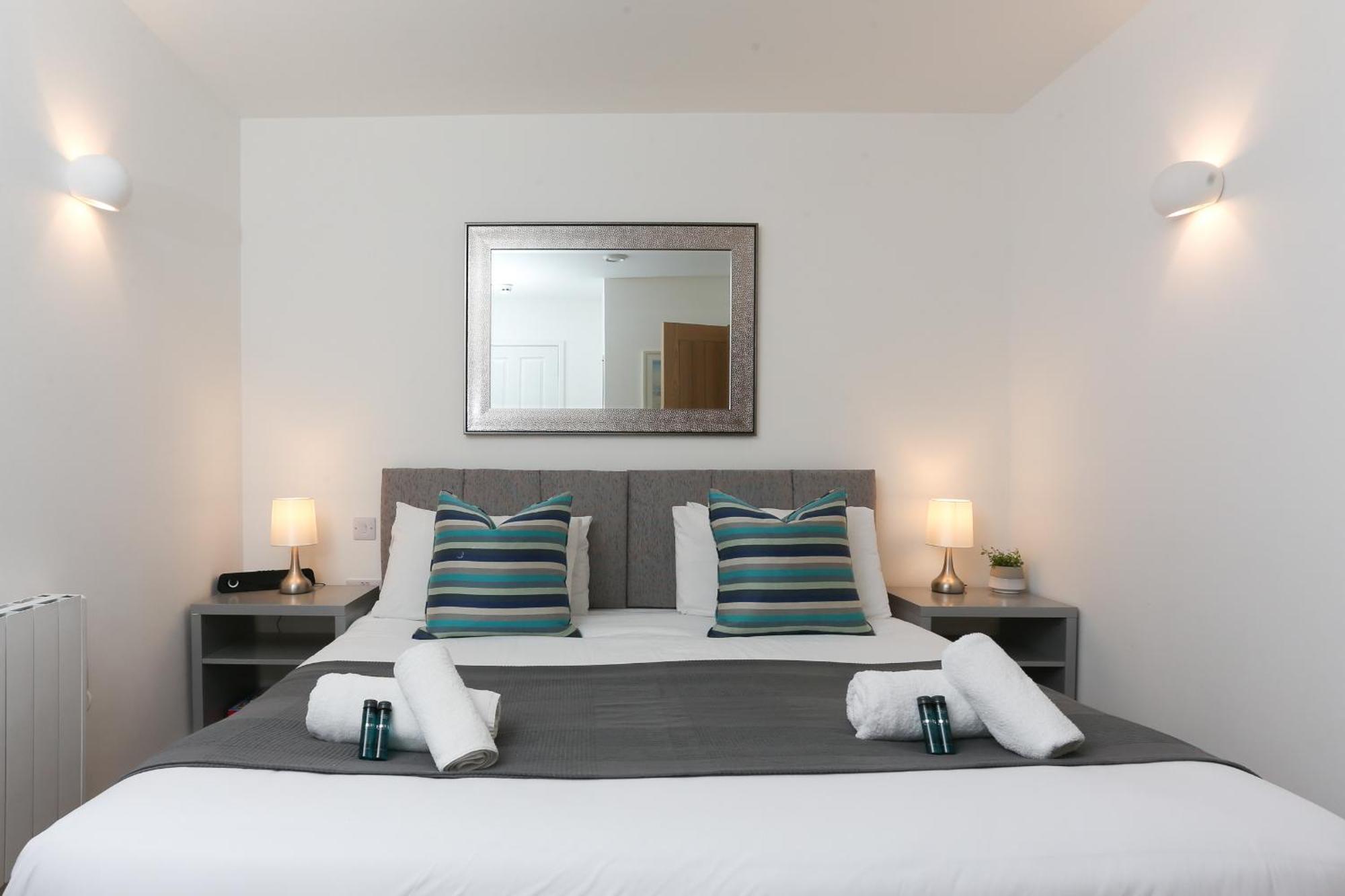 Strawberry Line, Apartment 2 ويلْزْ المظهر الخارجي الصورة