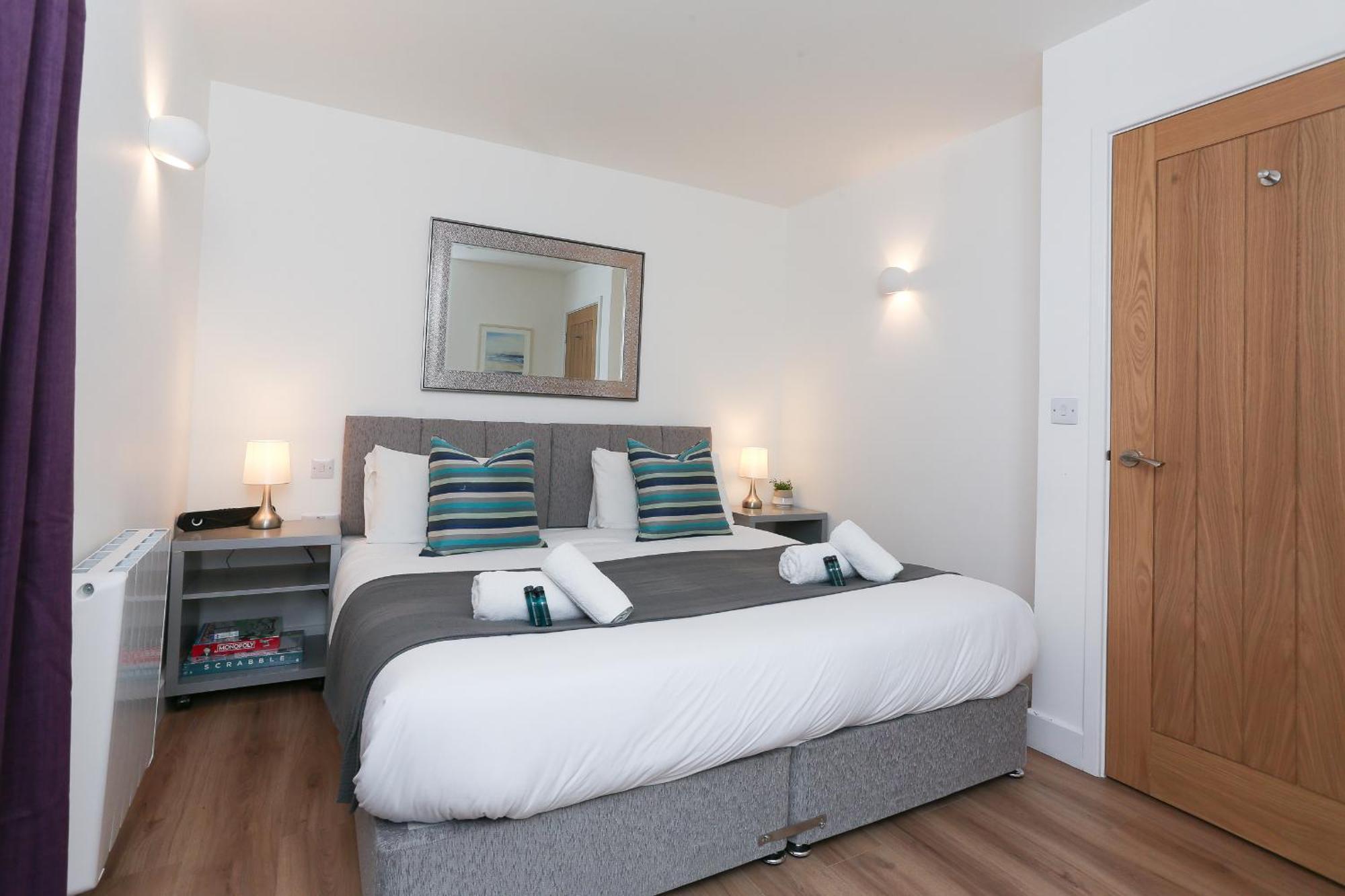 Strawberry Line, Apartment 2 ويلْزْ المظهر الخارجي الصورة