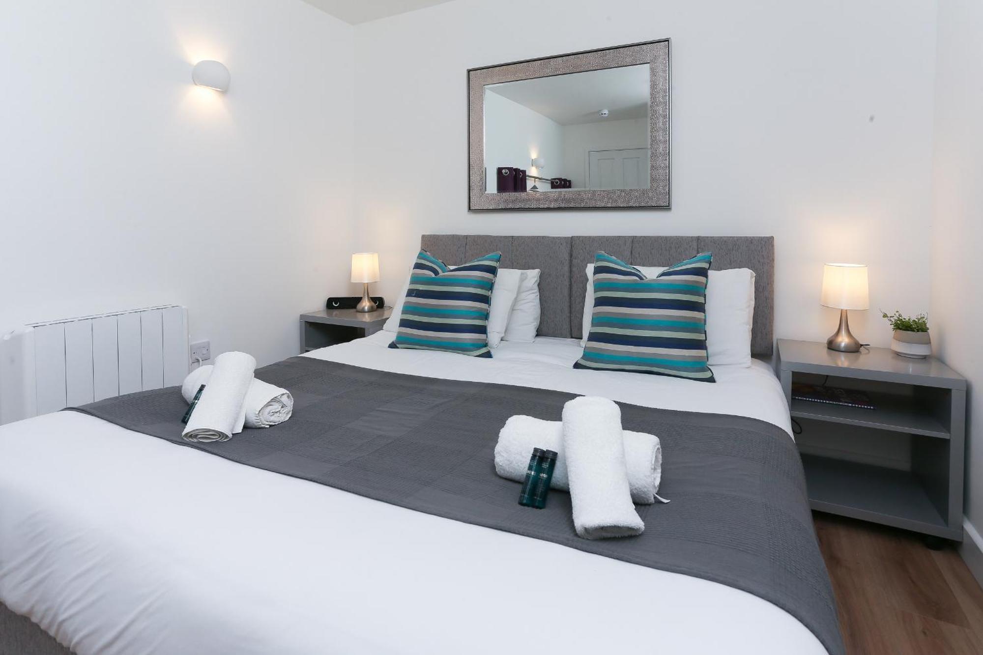Strawberry Line, Apartment 2 ويلْزْ المظهر الخارجي الصورة