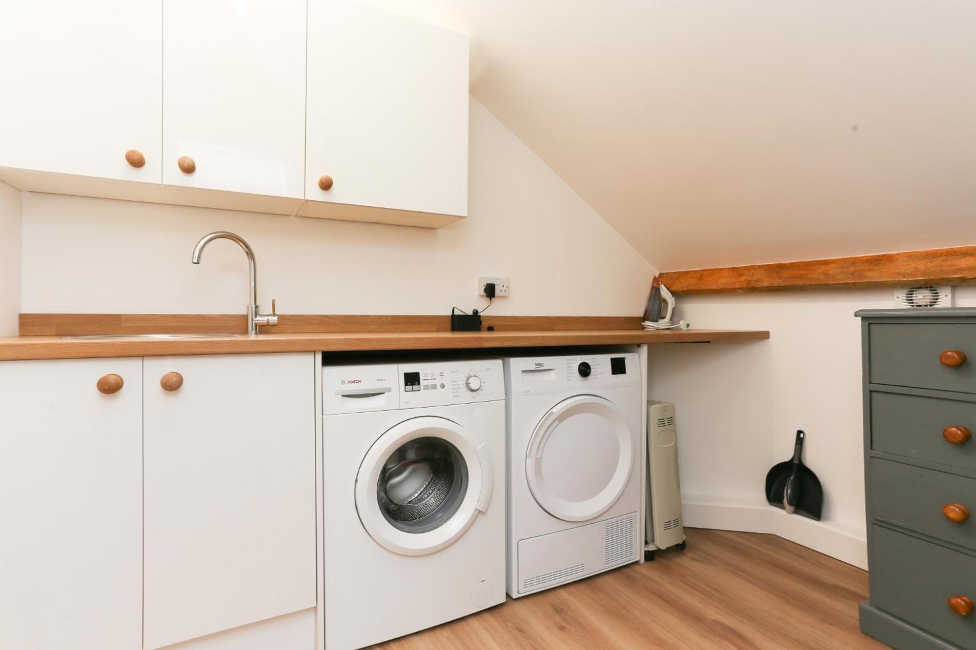 Strawberry Line, Apartment 2 ويلْزْ المظهر الخارجي الصورة
